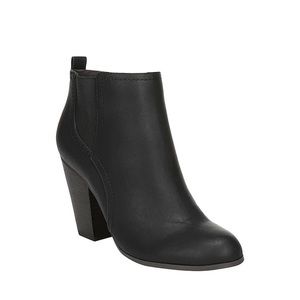 Fergalicious Women’s Petey ankle boots